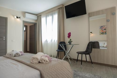 Katil atau katil-katil dalam bilik di Green Guest House