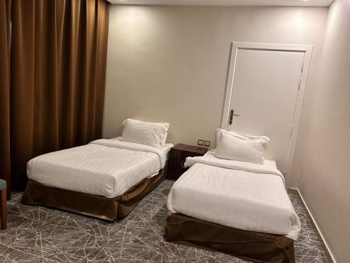 Postel nebo postele na pokoji v ubytování Al Madinah ANASAT Hotel