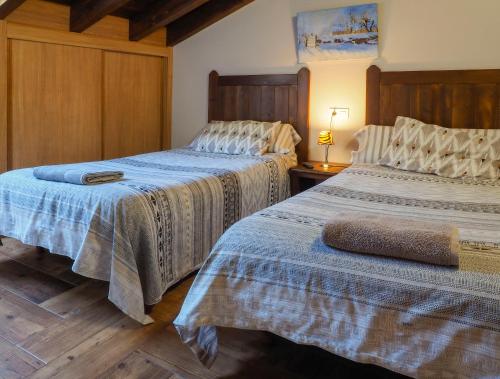 Giường trong phòng chung tại Posada Real Pajares