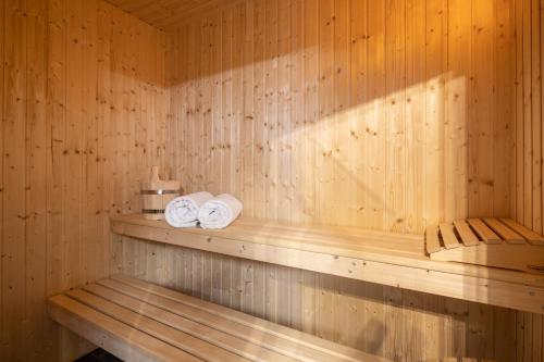 a sauna with two towels sitting on a wooden shelf at Park-Apartment Scharmützelsee Wohnung 12 in Wendisch Rietz