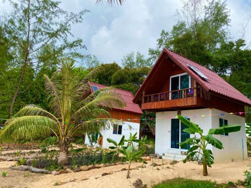 a small house with a red roof at Robinson Bungalows in Koh Rong Sanloem