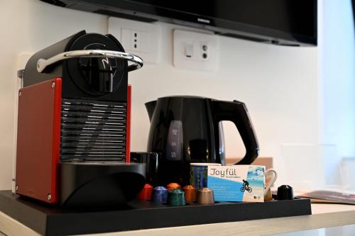 Kohvi ja tee valmistamise võimalus majutusasutuses Joyfül Accomodation