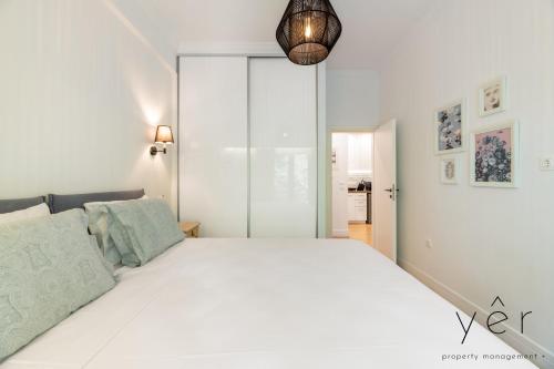 Trendy Living in Koukaki! "Hotspot!" Nighttime noise possible