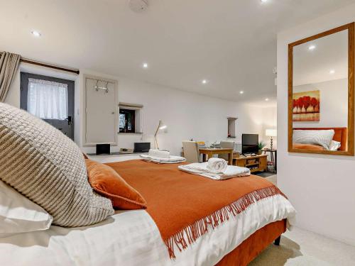 Ένα ή περισσότερα κρεβάτια σε δωμάτιο στο 1 Bed in Tavistock HGARD
