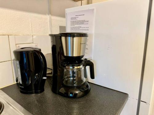 Oprema za pripravo čaja oz. kave v nastanitvi Flat in Vauxhall Explore London