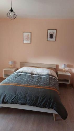 a bedroom with a bed with two night stands and two lamps at Gîte Chez Patrick et Odile in Escles