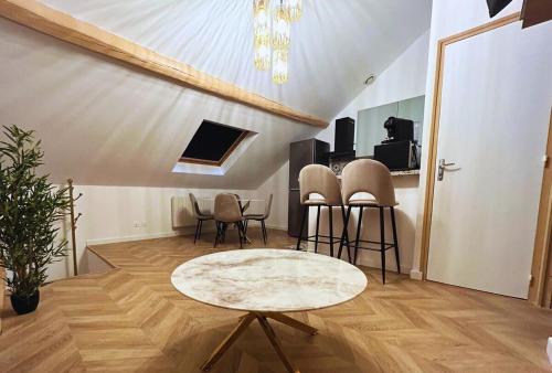 TV a/nebo společenská místnost v ubytování Pentagone 33 Stade de Reims