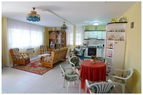 a kitchen and living room with a table and chairs at Casa Carmiña in Villanueva de Arosa