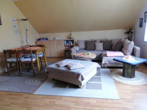 Posezení v ubytování KOS-Ferienwohnung Tiefert, Maria-Seidel-Straße