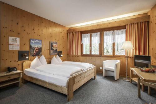 Postel nebo postele na pokoji v ubytování Hotel Restaurant Bänklialp