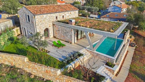 an aerial view of a house with a garden at Casa Farfalla in Bale