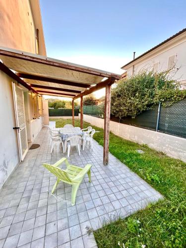 a patio with a table and chairs and a pavilion at Appartamenti Mac, trilocali vicino al mare con posto auto in Marcelli