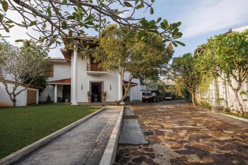 Villa White Queen Resort & Spa