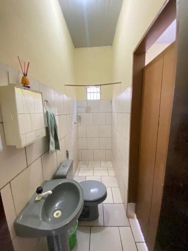a bathroom with a sink and a toilet at Aconchego da Vó in Barreirinhas