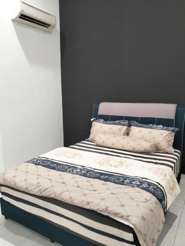 Postel nebo postele na pokoji v ubytování Asmar's Homestay Alor Setar