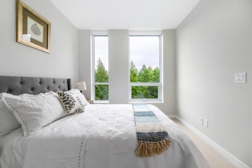 Katil atau katil-katil dalam bilik di Modern Comfort at UBC: 1BR Condo near Campus