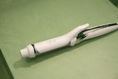 a white toothbrush sitting on a green table at KONJAKUSO Osaka Tengachaya "NIHONCHA" Tea & Relax in Osaka