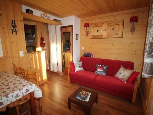 Joli studio cosy à Champagny, proche centre, terrasse, 4 pers., accès rapide commerces/télécabine - FR-1-464-196