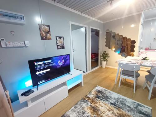 Μια τηλεόραση ή/και κέντρο ψυχαγωγίας στο Shaza Homestay