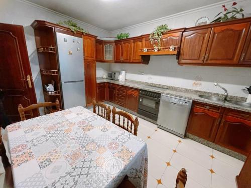 A kitchen or kitchenette at Casa Paradela Sanxenxo