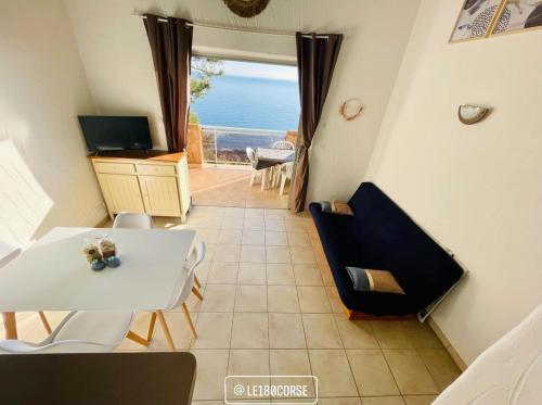 Posezení v ubytování Duplex vue mer EXCEPTIONNELLE en Corse du sud proche plage - le 180Corse