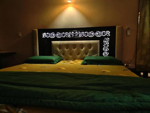 Ένα ή περισσότερα κρεβάτια σε δωμάτιο στο Wedding Stay