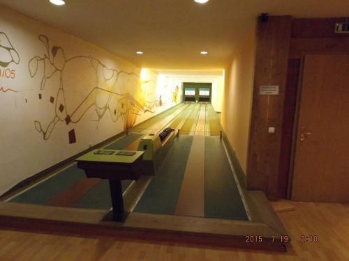 an empty bowling alley with a bowling ball on the floor at Hotel Ziegenkrug Schweriner Tor in Pampow