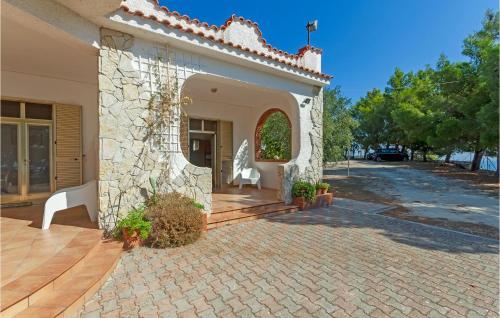 Amazing Apartment In Mattinata With Wifi And 1 Bedrooms