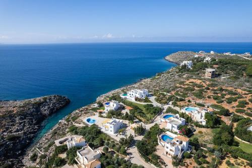 Villa Aliki ,Aegean Sea Breeze 750m from the Beach!