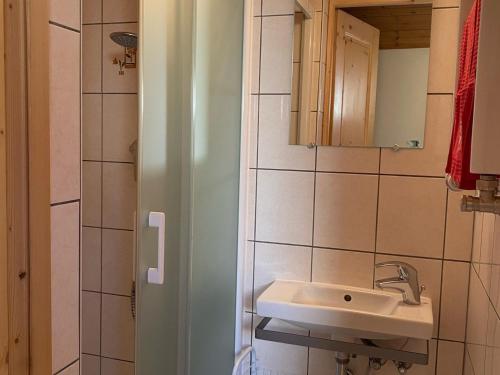 Kúpeľňa v ubytovaní Appartement spacieux à Châtel proche centre, 7 couchages, balcon sud, parking, Multi Pass inclus! - FR-1-693-58