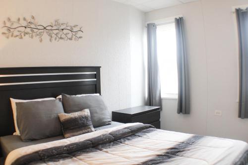 a bedroom with a bed and a window at 2BR - Parking - 5 Min to North Shore! in Pittsburgh