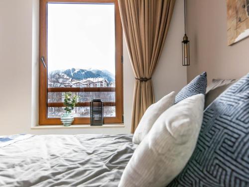 Postel nebo postele na pokoji v ubytování Modern Mountain Getaway