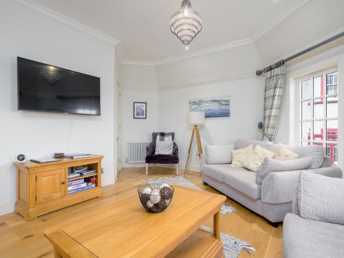 Afbeelding uit fotogalerij van Pass the Keys Historic Ramsay Garden Apt With Balcony Views in Edinburgh
