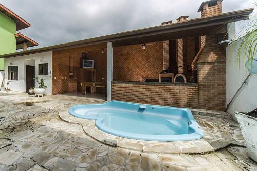 Piscina en o cerca de Casa confortável e ampla com piscina e bilhar!