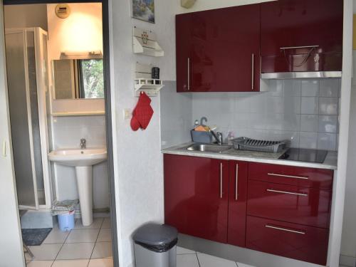 Køkken eller tekøkken på Appartement Balaruc-les-Bains, 2 pièces, 3 personnes - FR-1-503-153