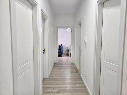 ティラナにあるSuper Apartmentのギャラリーの写真