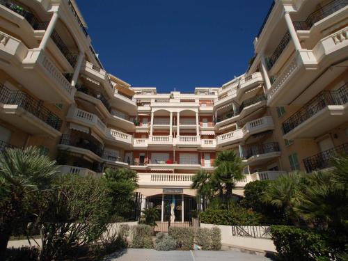 3 pièces climatisé avec terrasse, garage et WiFi à Menton