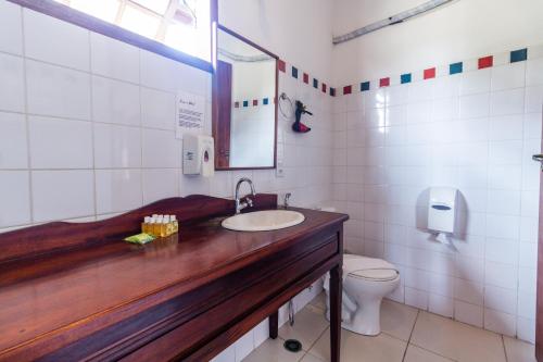 a bathroom with a sink and a toilet at Pousada Laguna Blue in Paraty