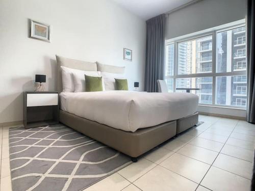 Postel nebo postele na pokoji v ubytování One Bedroom Marina - KV Hotels