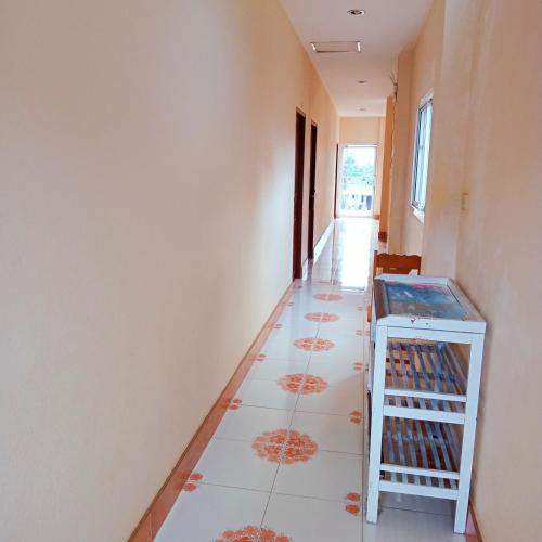 Majoituspaikan Lanta Orange House keittiö tai keittotila