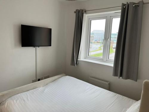 a bedroom with a bed and a window at Impeccable 2-Bed Apartment in Erith in Erith