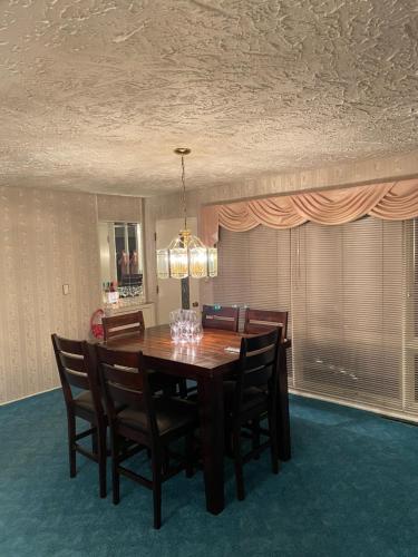 Frank Lloyd WrightishMid Century Mod Time Capsule – Photos 2