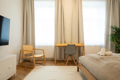 Chic 94m2 apartment with a king-size bedにあるベッド