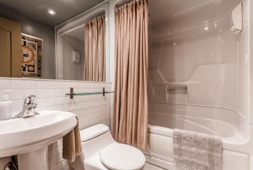 a bathroom with a sink and a toilet and a shower at Le Cartier Bed and Breakfast in Montreal