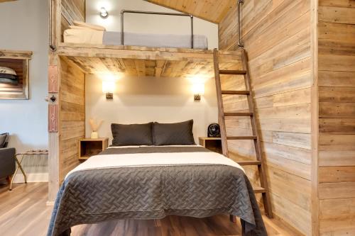 Ліжко або ліжка в номері Unique Stay on Harrison Hills Trails with Sauna!