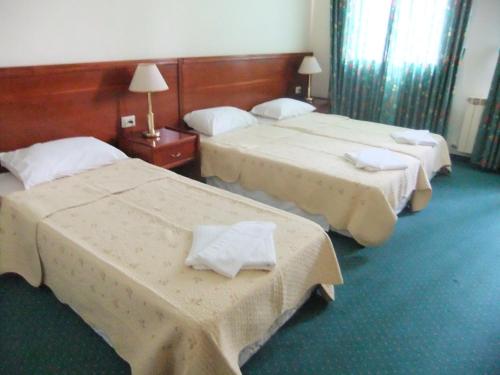 Tempat tidur dalam kamar di Rosary Sister Guest House Ein Karem