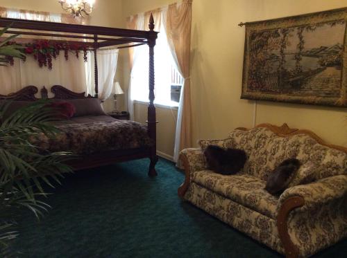 Lions Gate Manor – Photos 2