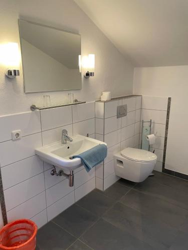 Bilik mandi di Gästehaus Grünberger