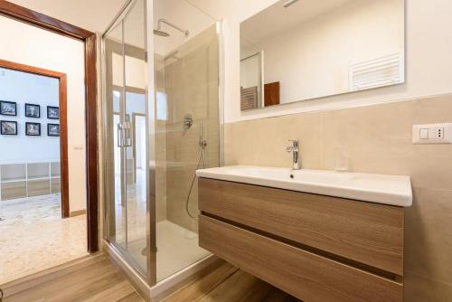 Appartamento 2BR per 5 con Patio Privato - Vicino Centro