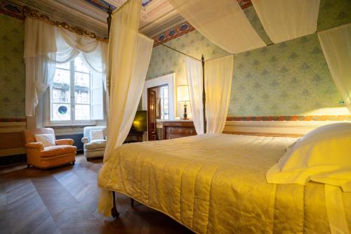 Postel nebo postele na pokoji v ubytování Palazzo Rocchi - Residenza D'Epoca
